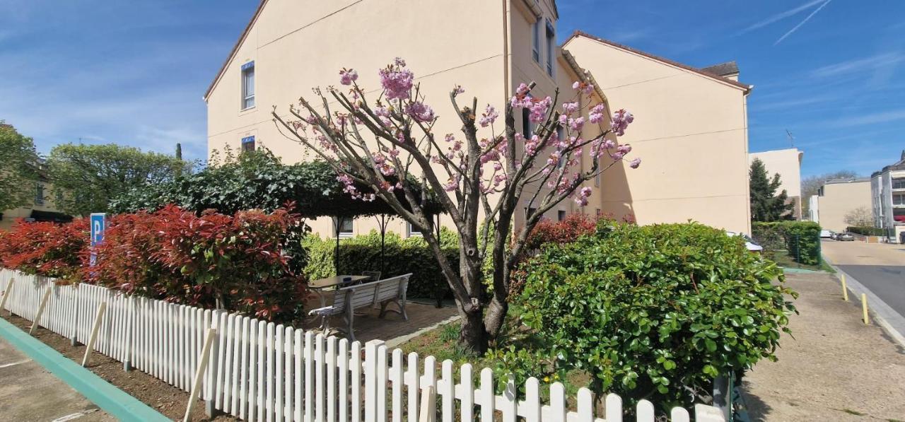 Kyriad Direct Arpajon Exterior photo