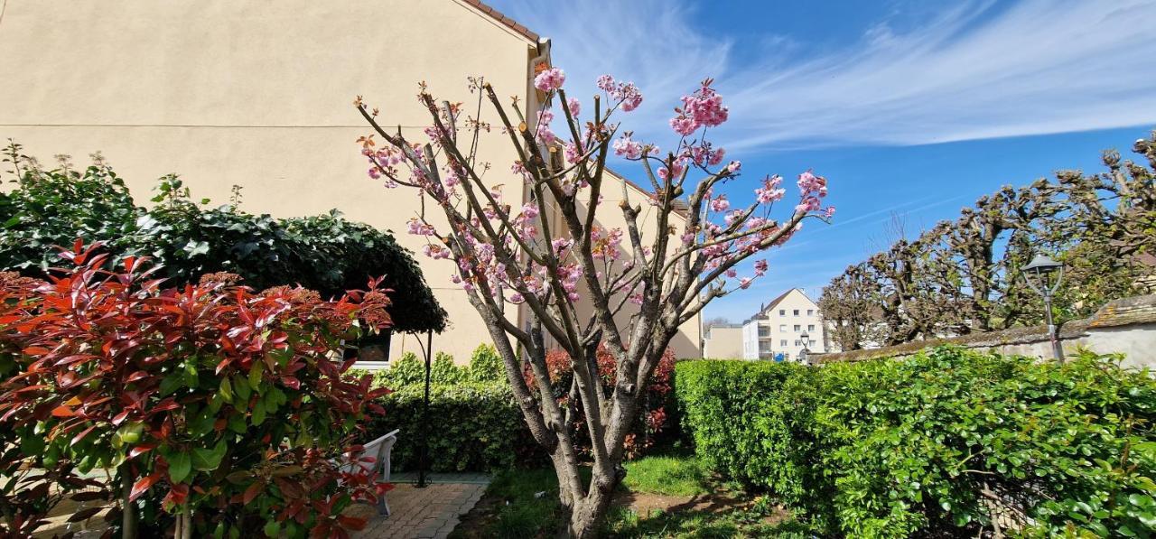 Kyriad Direct Arpajon Exterior photo